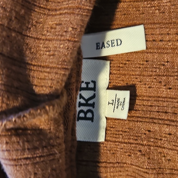 BKE Textured Brown Knit Top - Picture 2 of 5